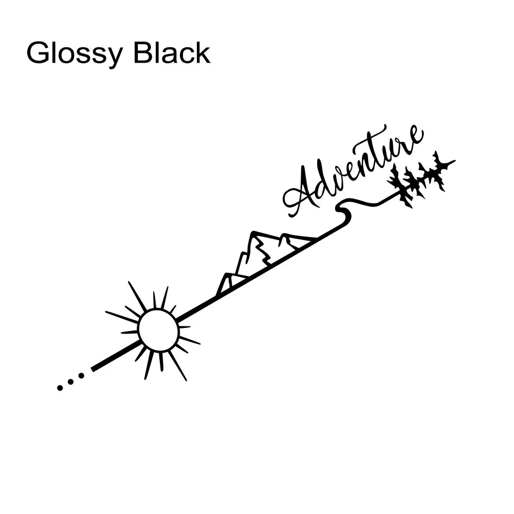 Pegatina negra brillante con sol, montañas, árboles y la palabra 'Adventure' en diseño minimalista