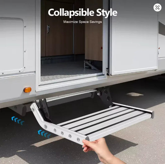 Escalón plegable para caravana, diseño compacto, ahorro de espacio ideal para camping.