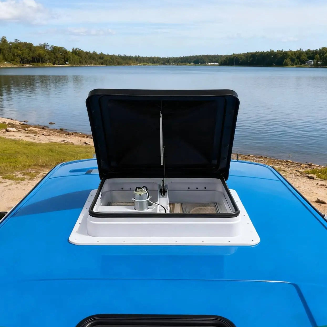 Puits de lumière de toit 14x14" pour VR – Ventilateur intégré pour la circulation de l'air dans les caravanes et les camping-cars
