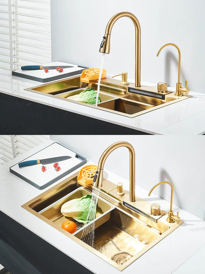 Évier de cuisine haut de gamme avec robinet cascade et accessoires intégrés 