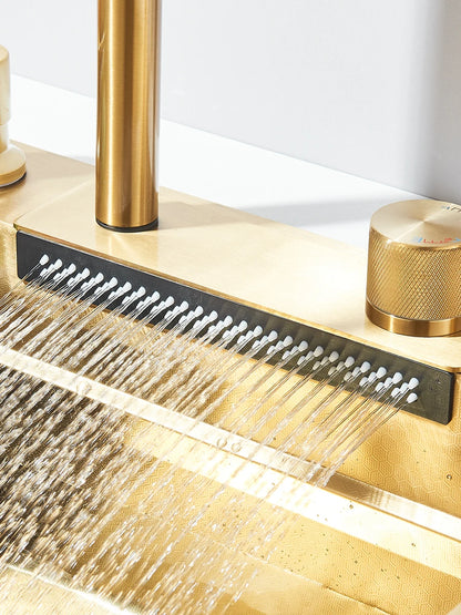 Évier de cuisine haut de gamme avec robinet cascade et accessoires intégrés 