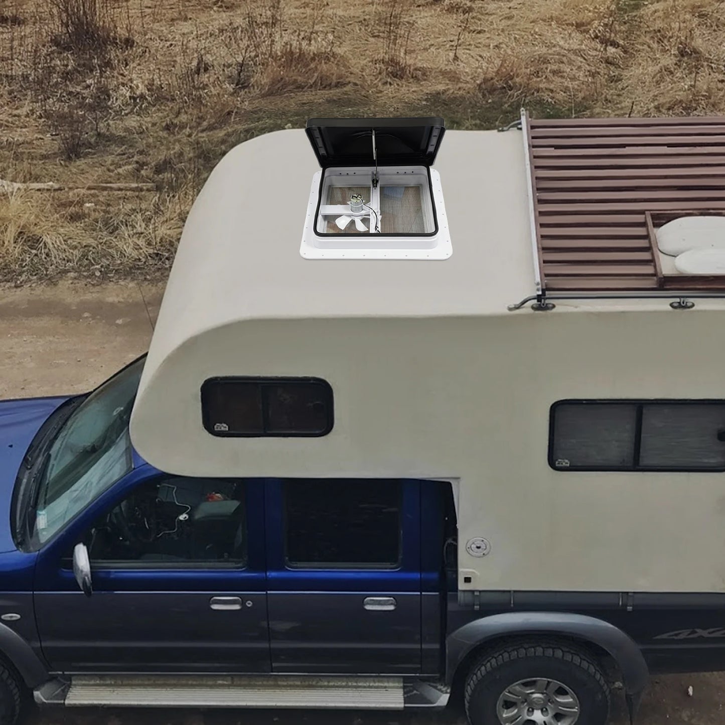 Lanterneau de toit 42 x 42 cm avec ventilateur et moustiquaire – Ventilation pour camping-car (ouverture standard 14 x 14 pouces).
