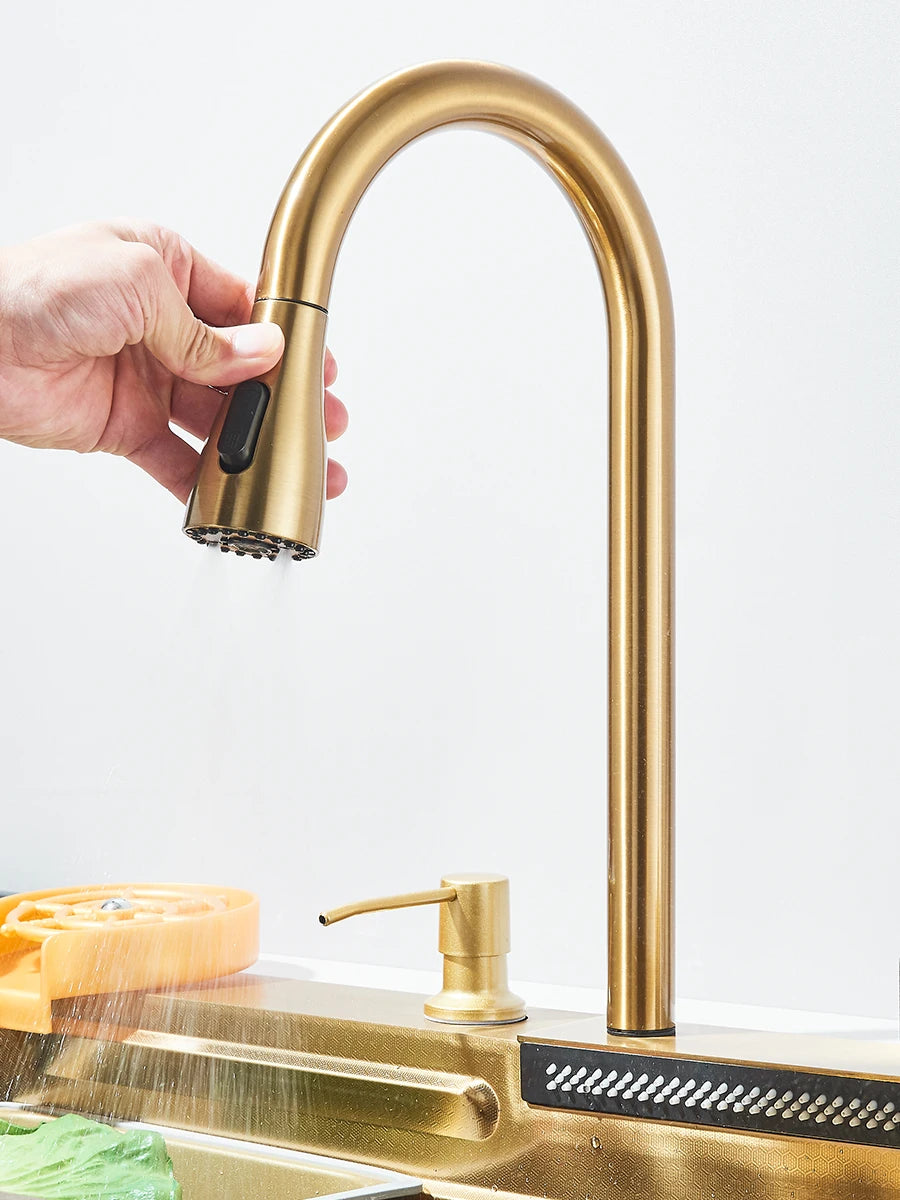Évier de cuisine haut de gamme avec robinet cascade et accessoires intégrés 