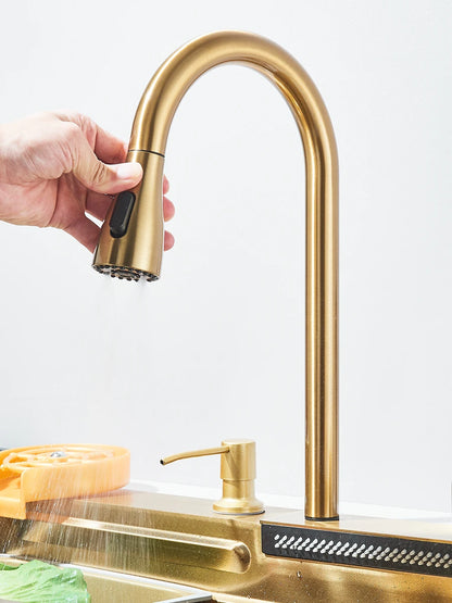 Évier de cuisine haut de gamme avec robinet cascade et accessoires intégrés 